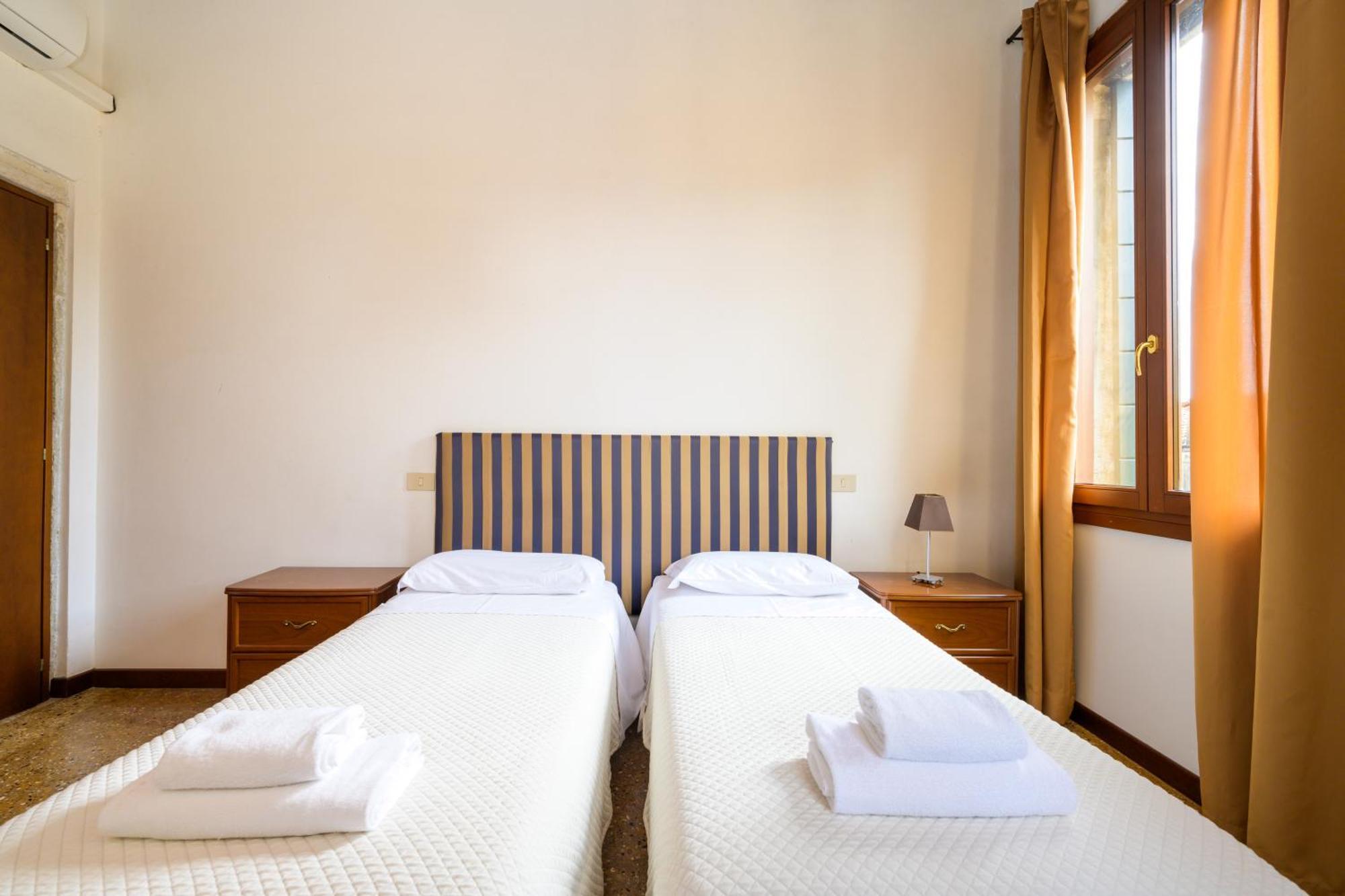 San Trovaso Appartement Venetië Buitenkant foto